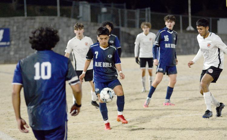 No. 7 Pablo Medellin settles the ball while No. 16 Brandon Horne and No. 10 Juan Martinez look on during Elbert’s 9-1 win over Hart County Feb. 9. (Photo by Benjamin London of The Hartwell Sun.)